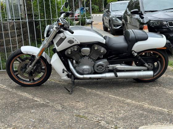 HARLEY-DAVIDSON V-ROD MUSCLE HARLEY-DAVIDSON V-ROD MUSCLE